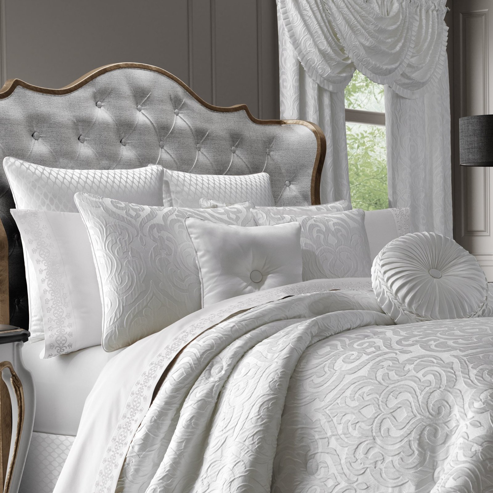 astoria-white-pillows