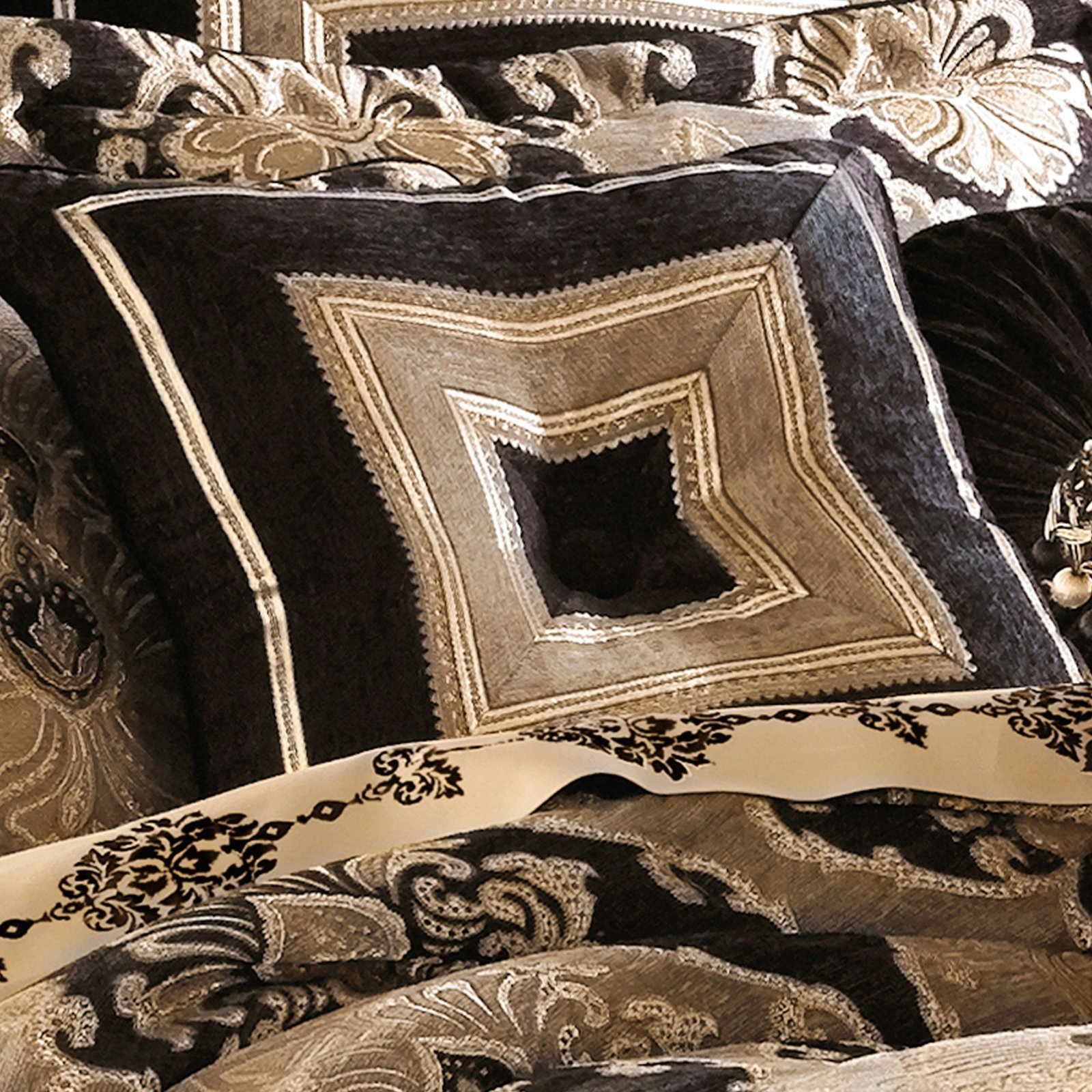 bradshaw-black-square-closeup