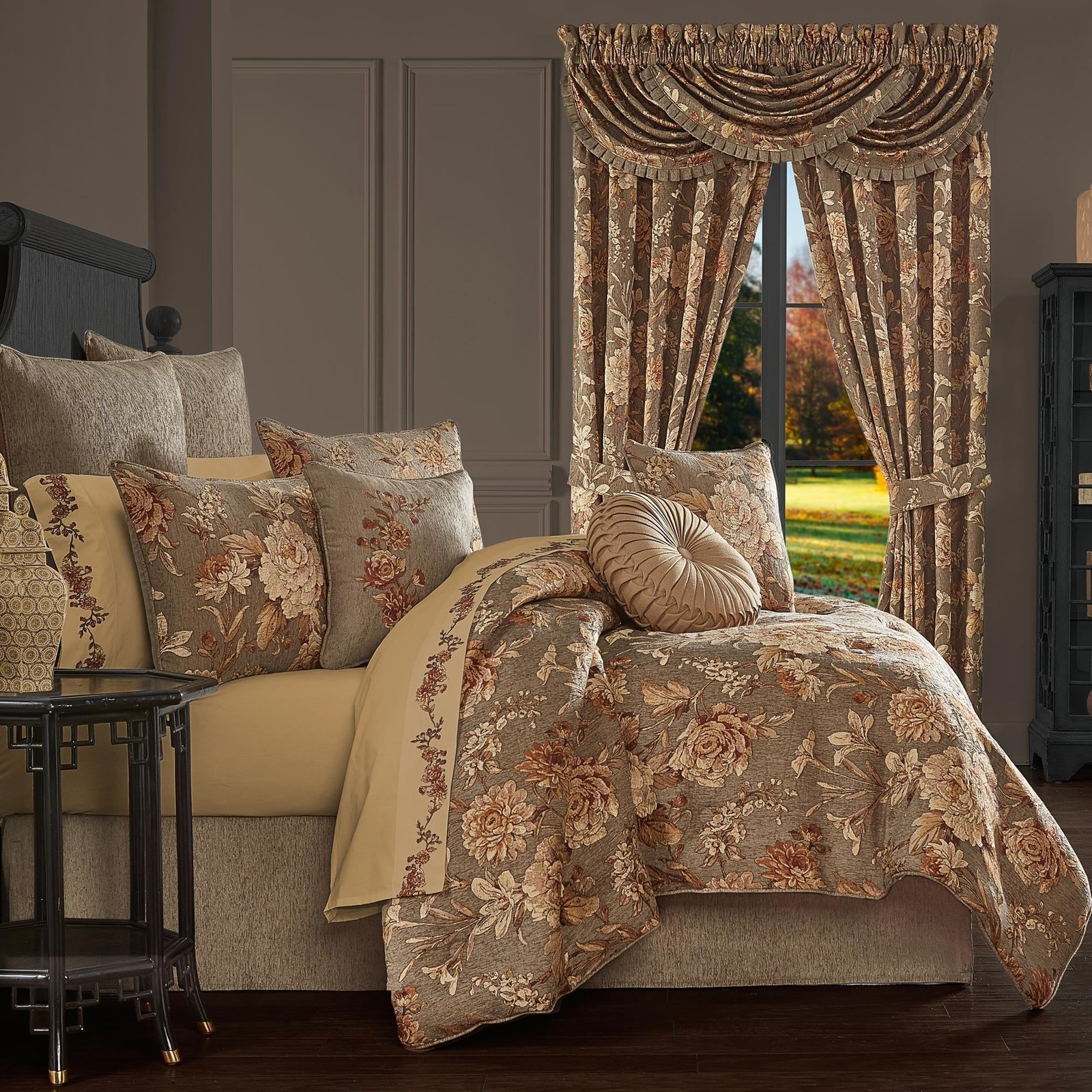 camellia-queen-4-pieces-comforter-set-3