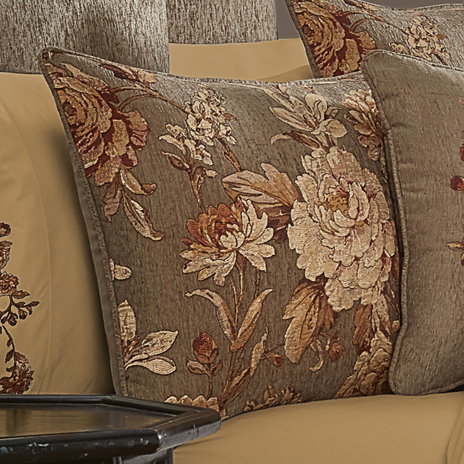 camellia-queen-4-pieces-comforter-set