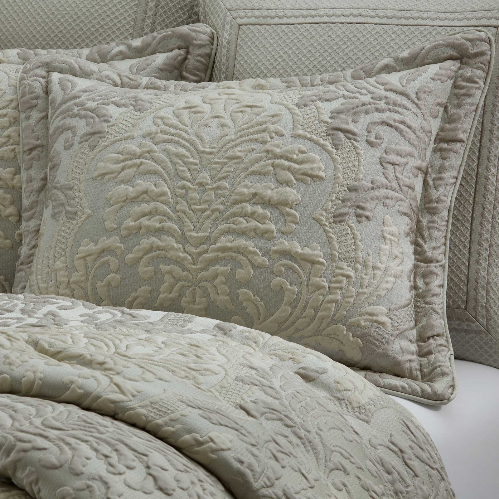 leonardo-queen-4-piece-comforter-set-celadon-green-3