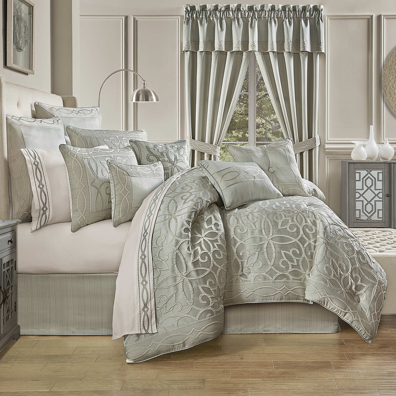 nouveau-queen-4-pieces-comforter-set