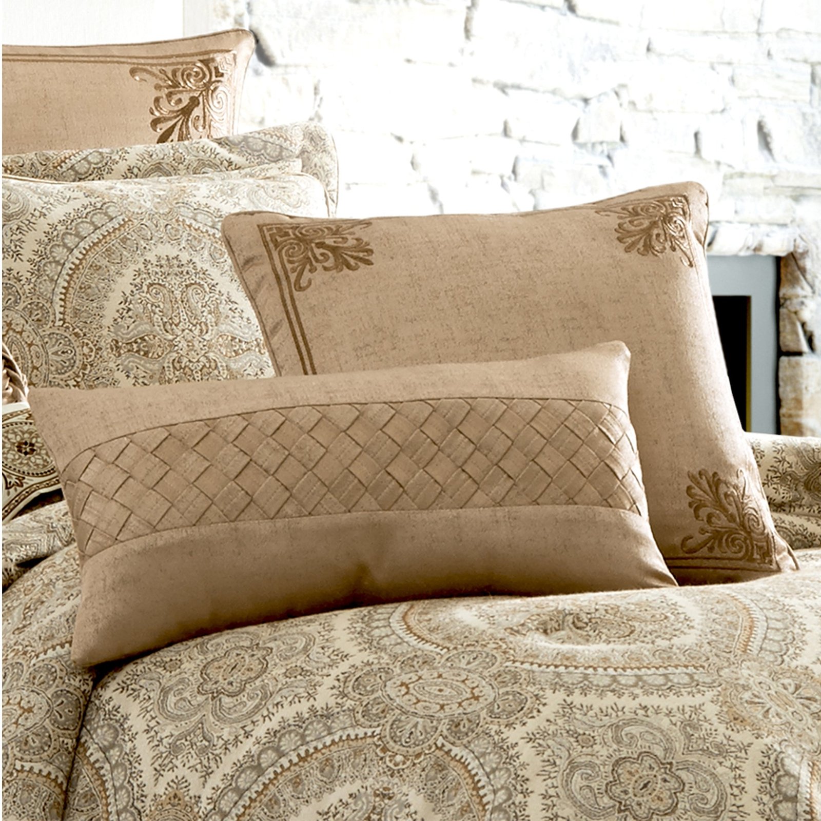 sardinia-gold-18-square-dec-pillow