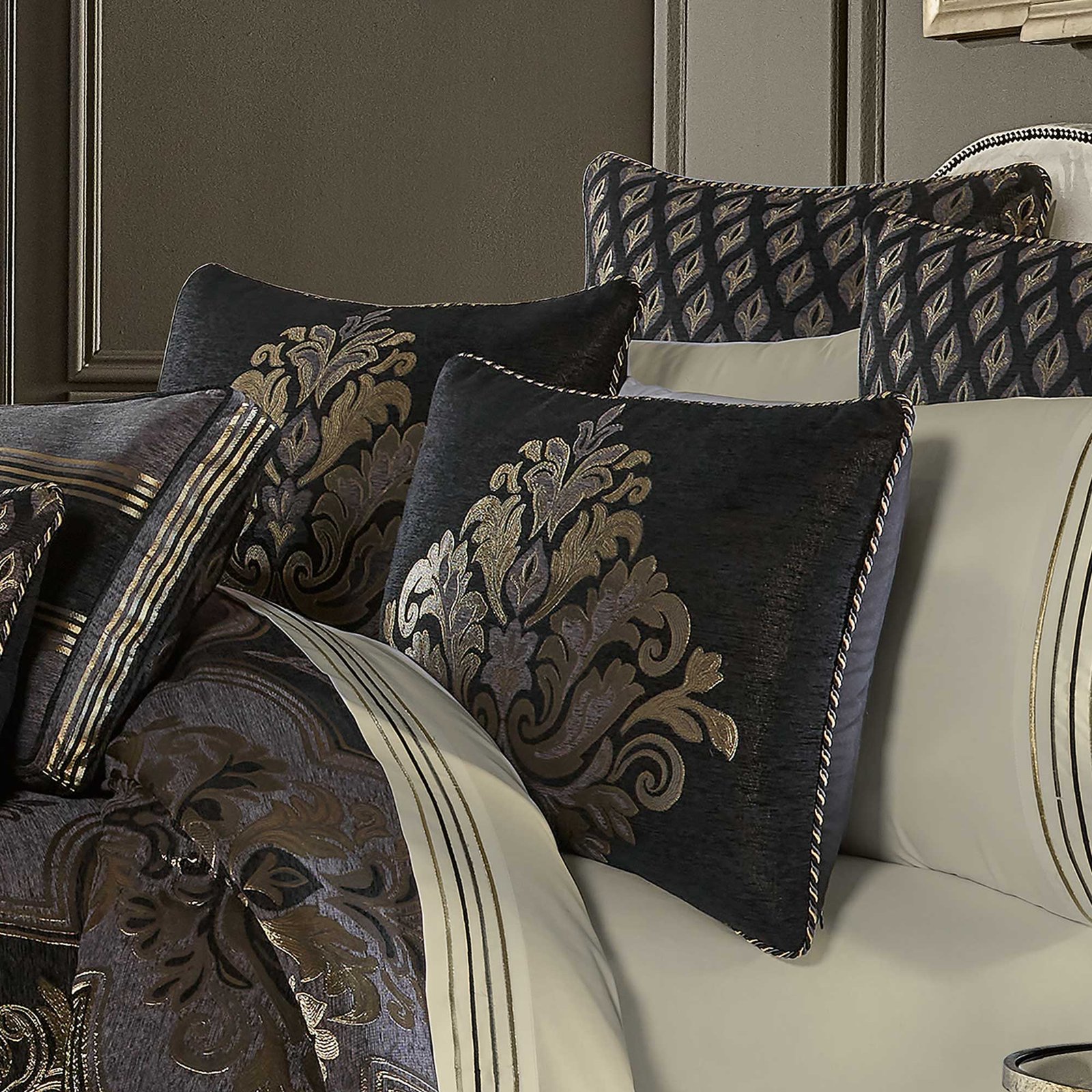 savoy-queen-4-piece-comforter-set-2