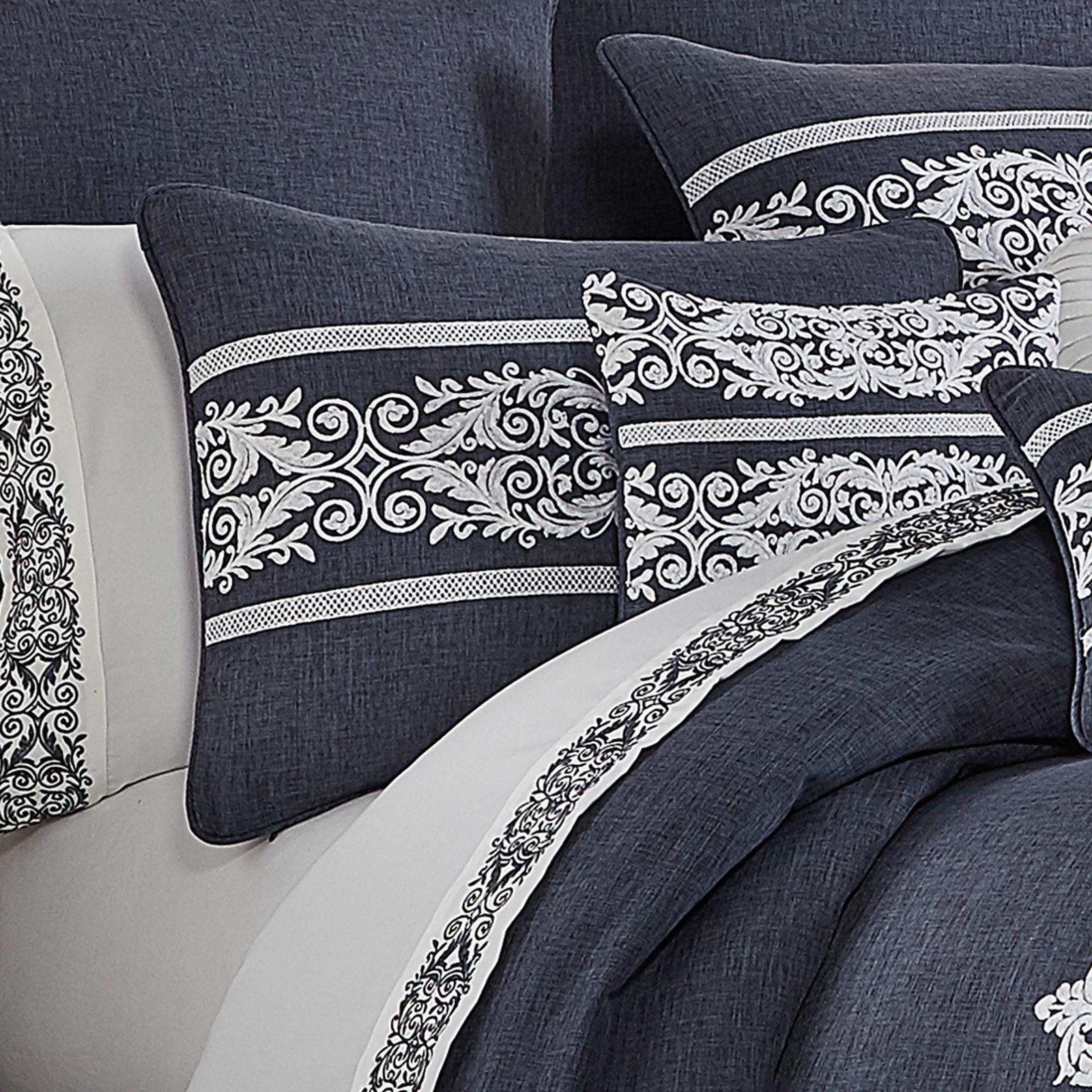 shelburne-queen-4-pieces-comforter-set-2