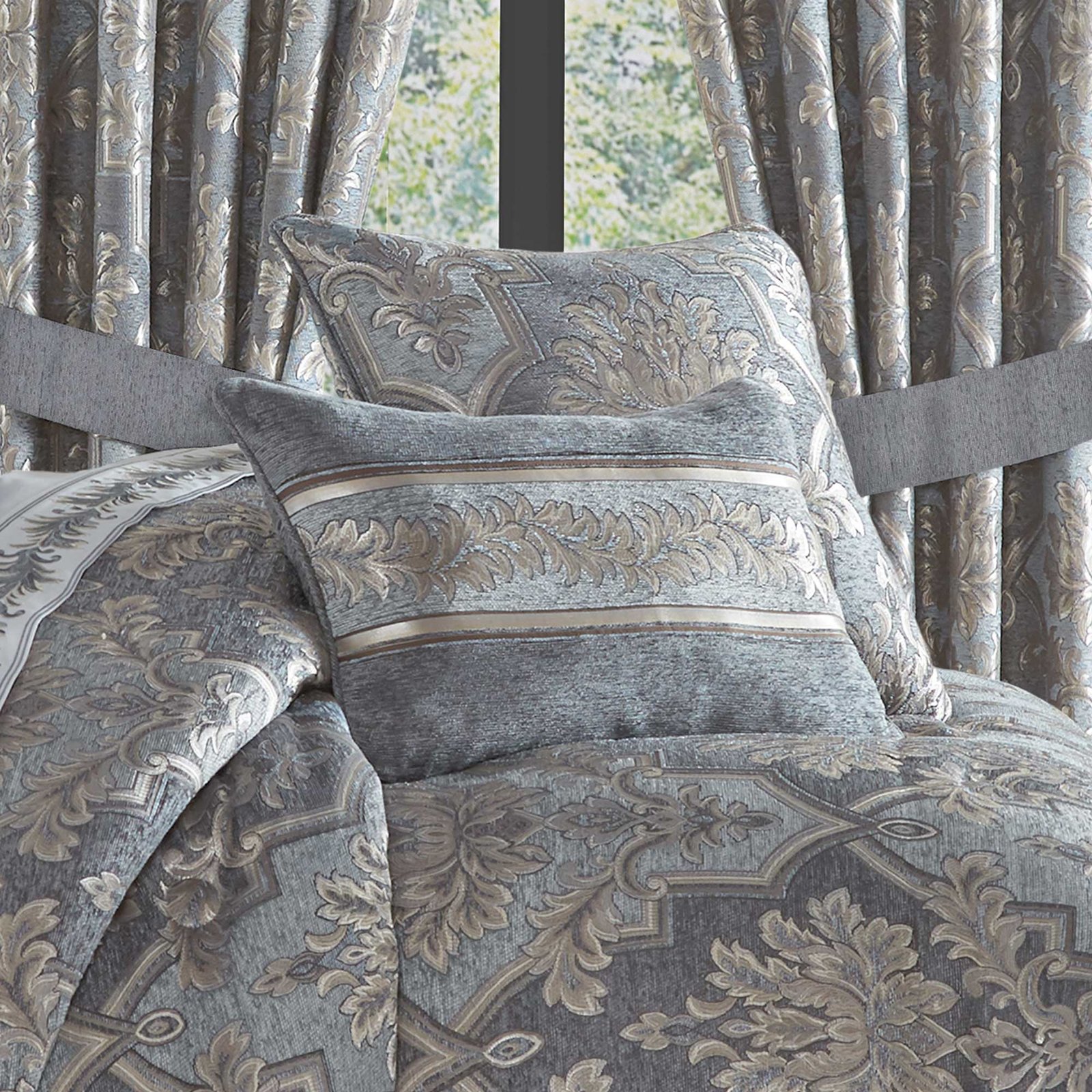 woodhaven-boudoir-decorative-throw-pillow-3_34e31f00-70e8-465e-b2ae-edd04b94ed7a