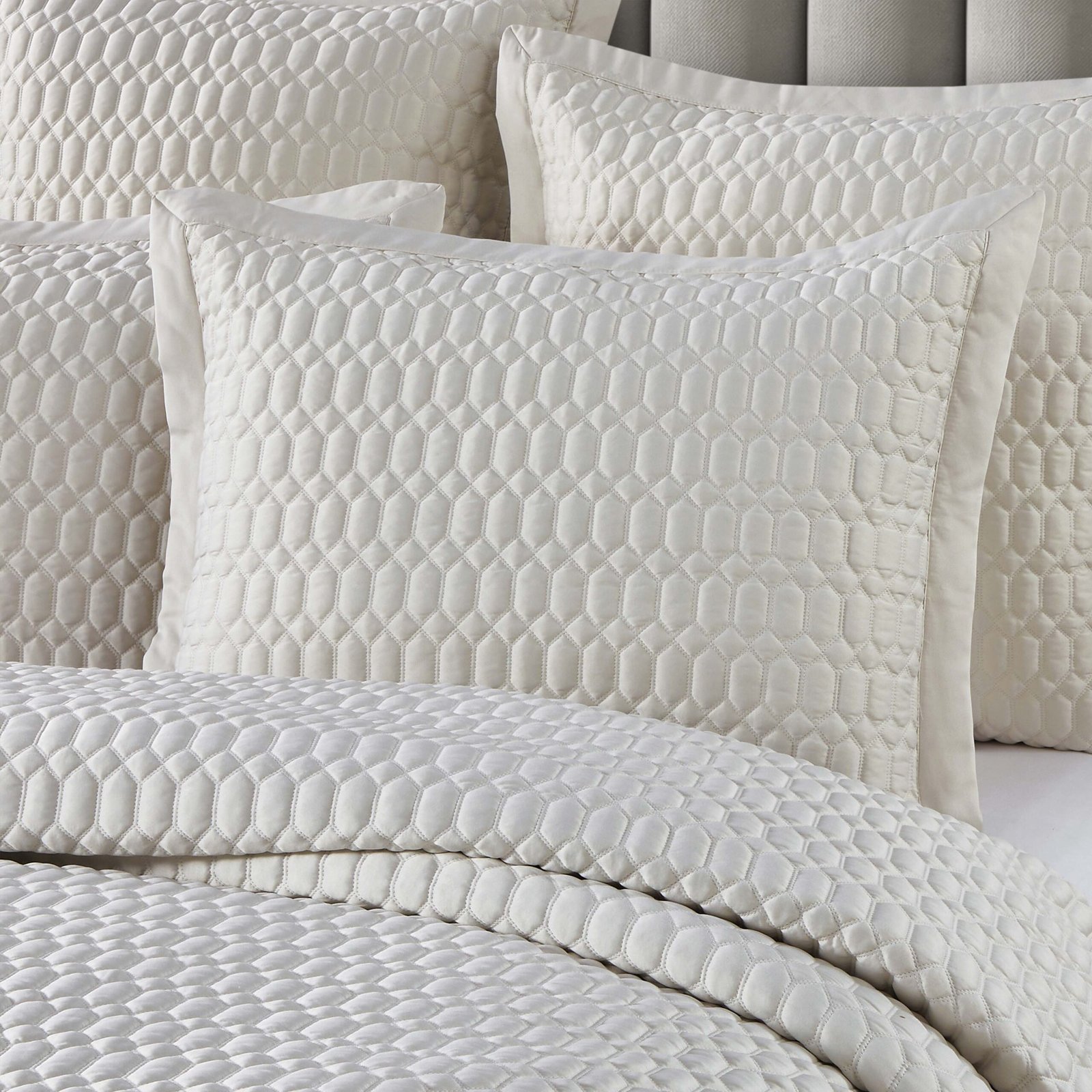 BrillianceIvory3PieceQuiltSet-2