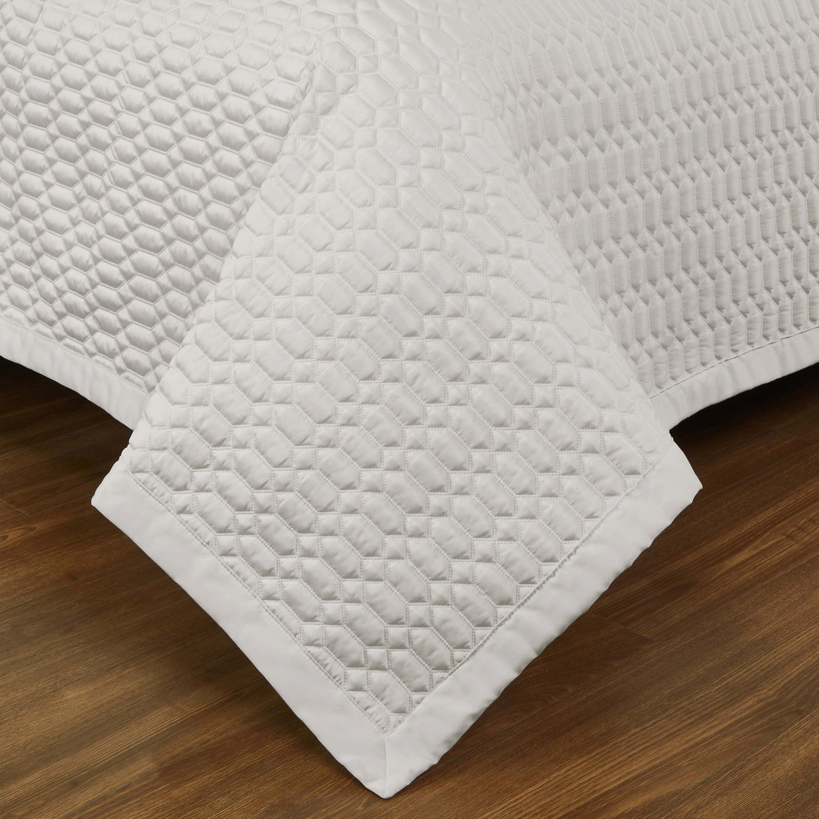 BrillianceIvory3PieceQuiltSet-3