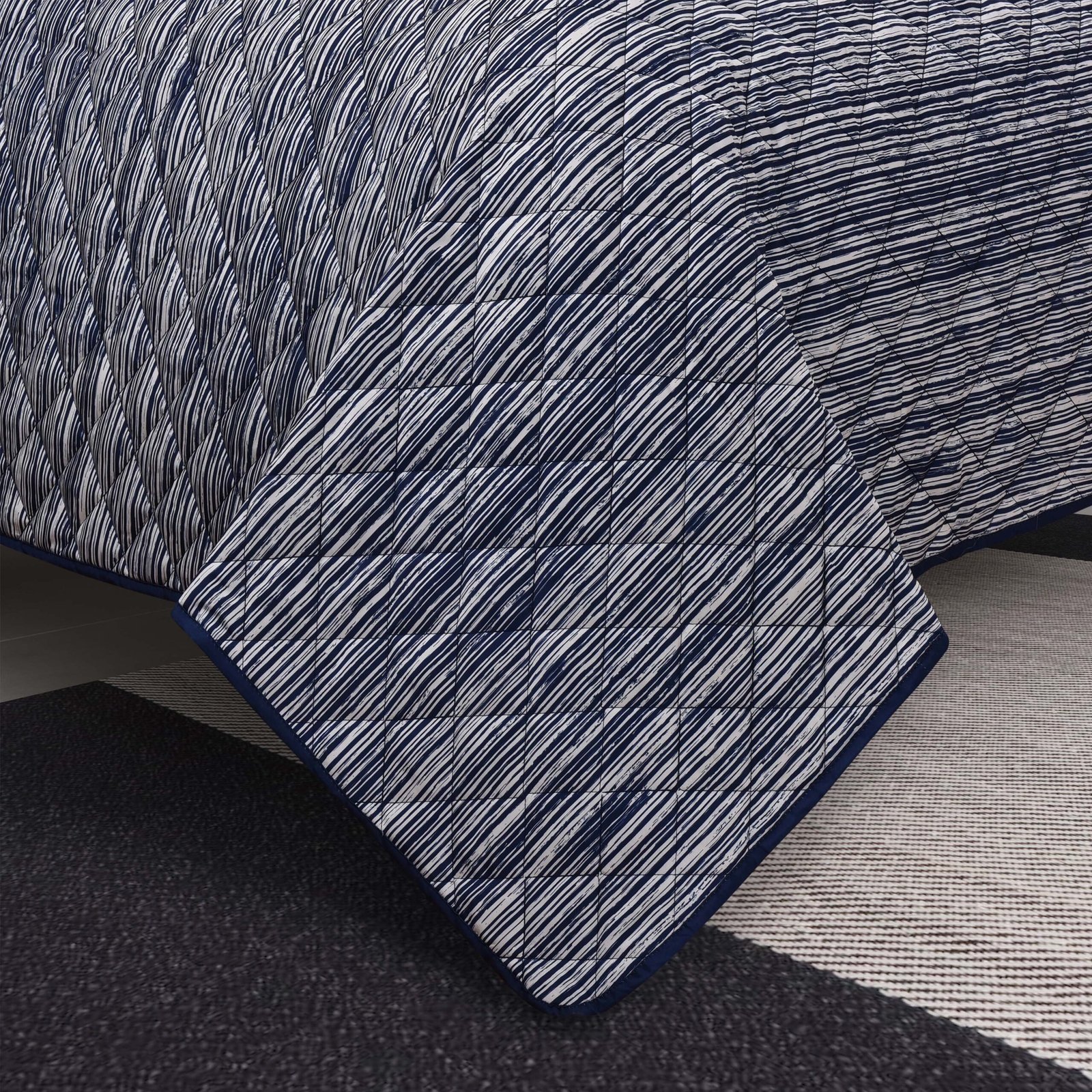 DaltonNavy3PieceQuiltSet-4