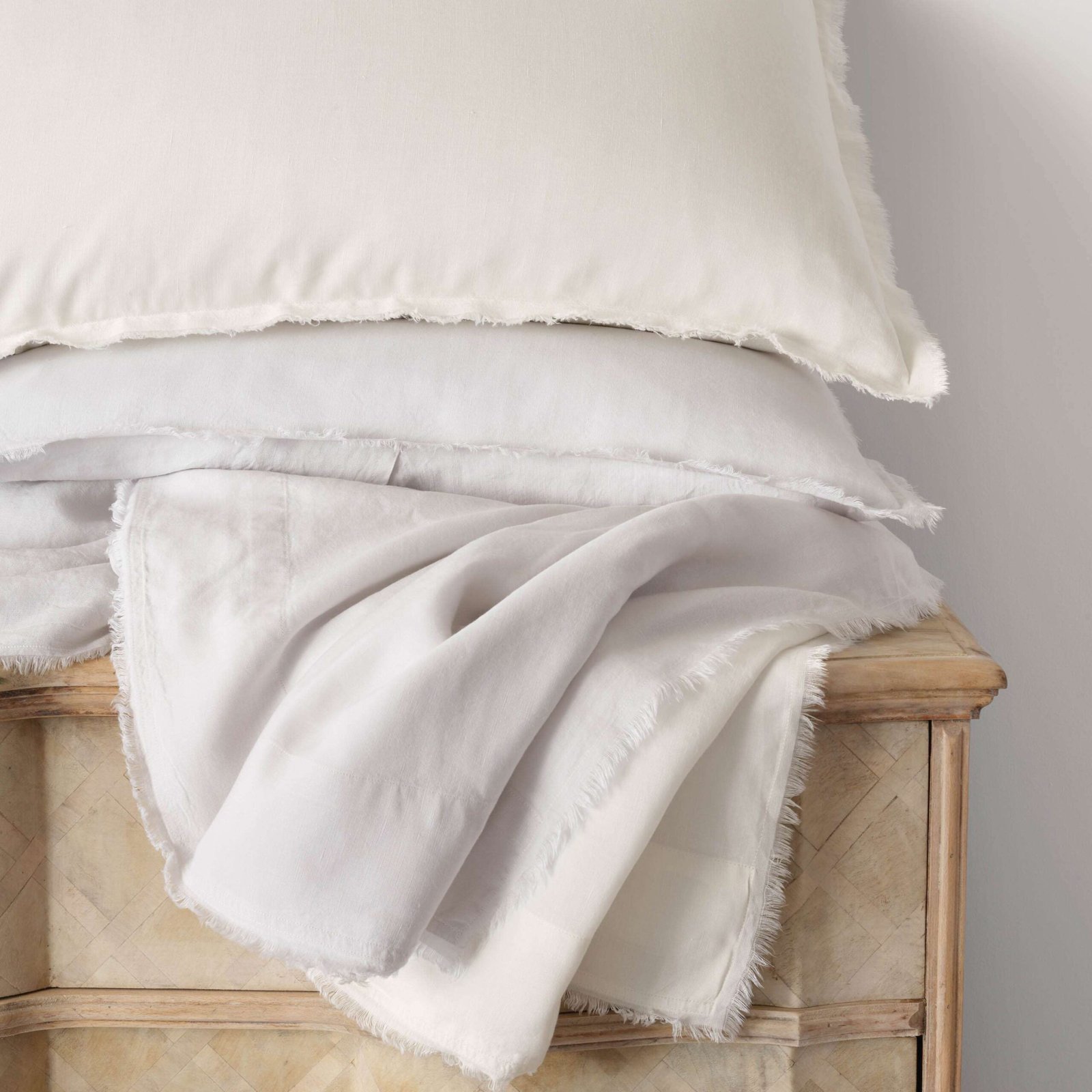 FayeLinenPlasterSham_PC3995_beauty_4